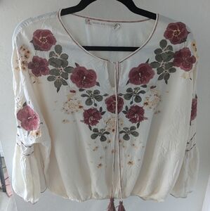Chelsea & Violet Embroidered Floral Peasant Blouse | Size XS